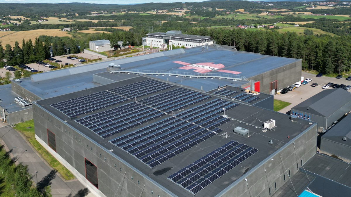 Solcellepaneler på Würth Norge sitt lagertak
